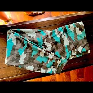 BASE PACE HIGH-RISE RUNNING TIGHT 25"
Heritage 365 Camo Tidewater Teal Multi